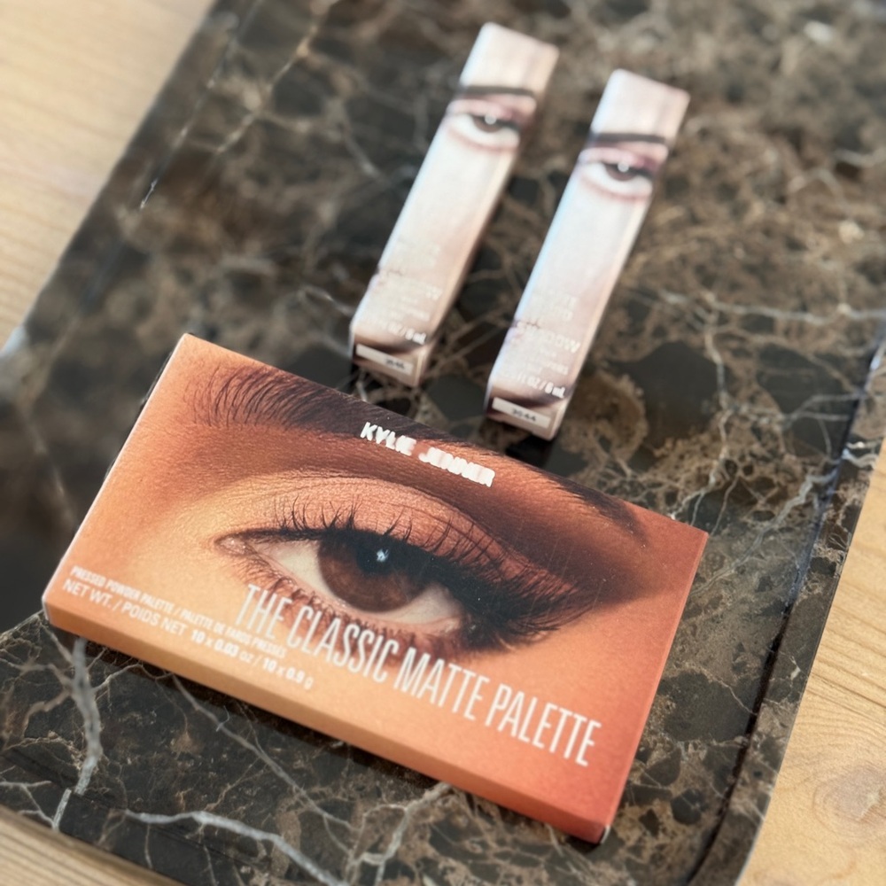 Kylie Jenner The Classic Matte Palette & 2 liquid eyeshadows